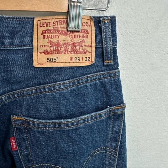 Levi’s 505 Regular Fit Size 29x32 Straight Leg Jeans Dark Stonewash - Picture 7 of 7